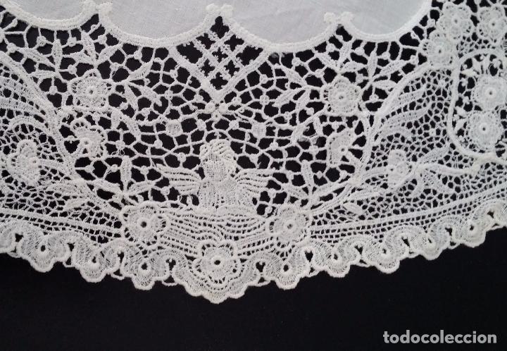 Antig&uuml;edades: Antiguo tapete con encaje - Foto 1