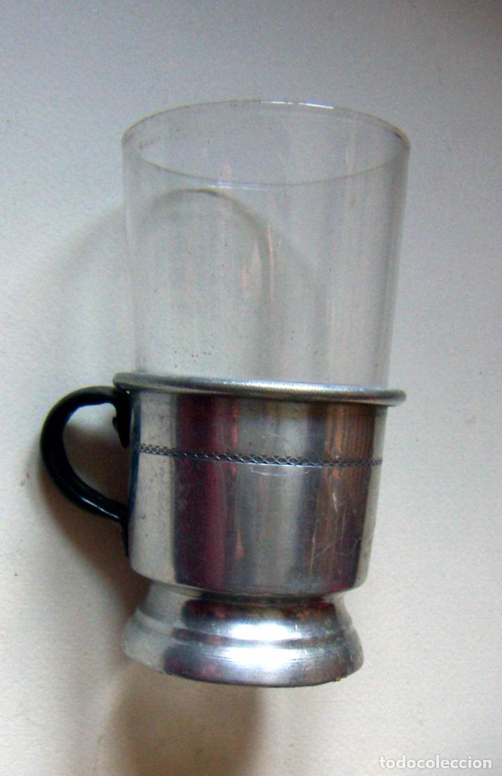 Antig&uuml;edades: TAZA DE ALUMINIO CON VASO DE CRISTAL