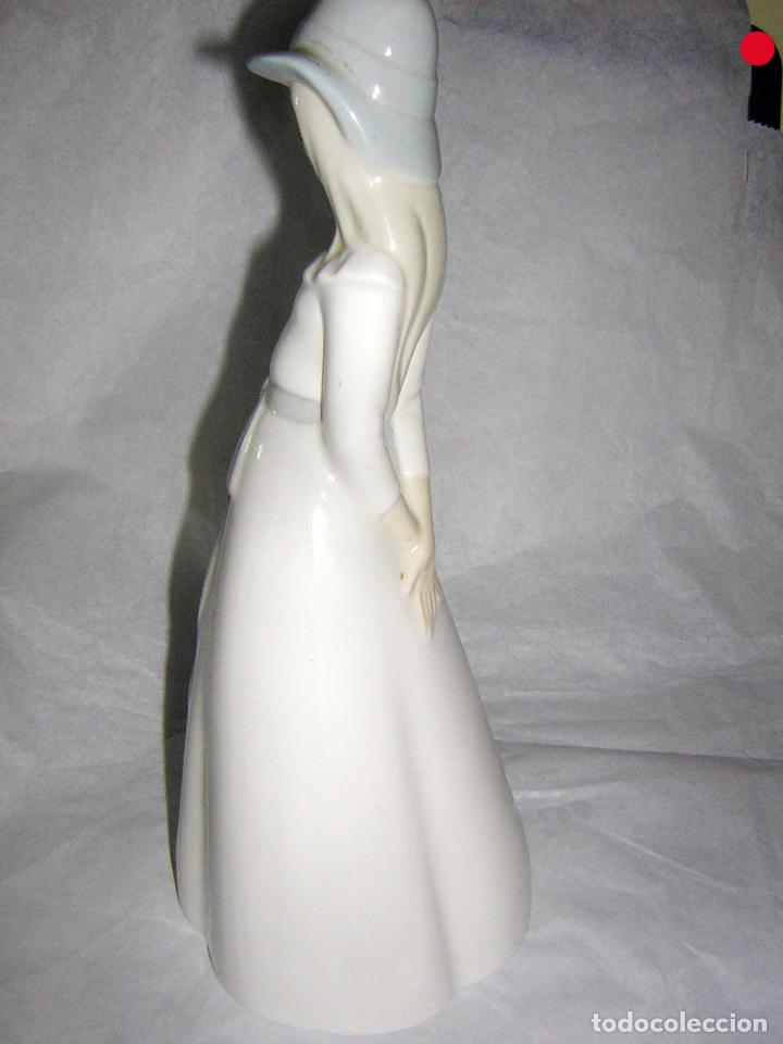 Antig&uuml;edades: FIGURA DE PORCELANA - Foto 3