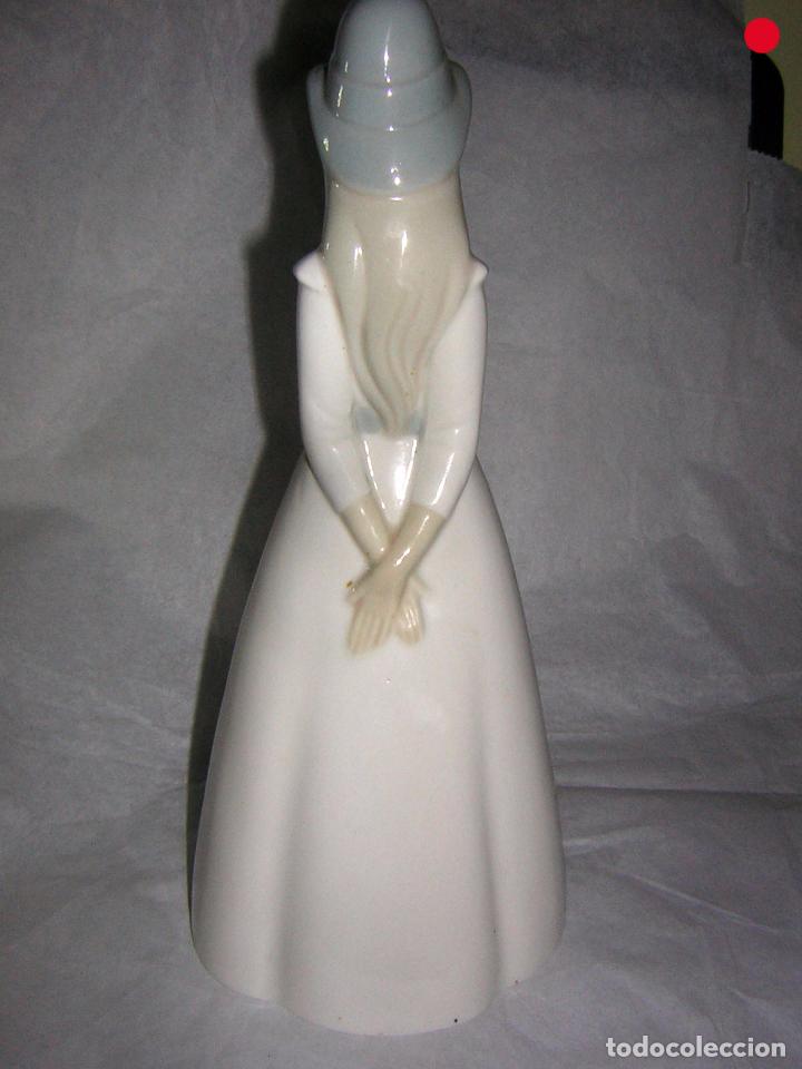 Antig&uuml;edades: FIGURA DE PORCELANA - Foto 4