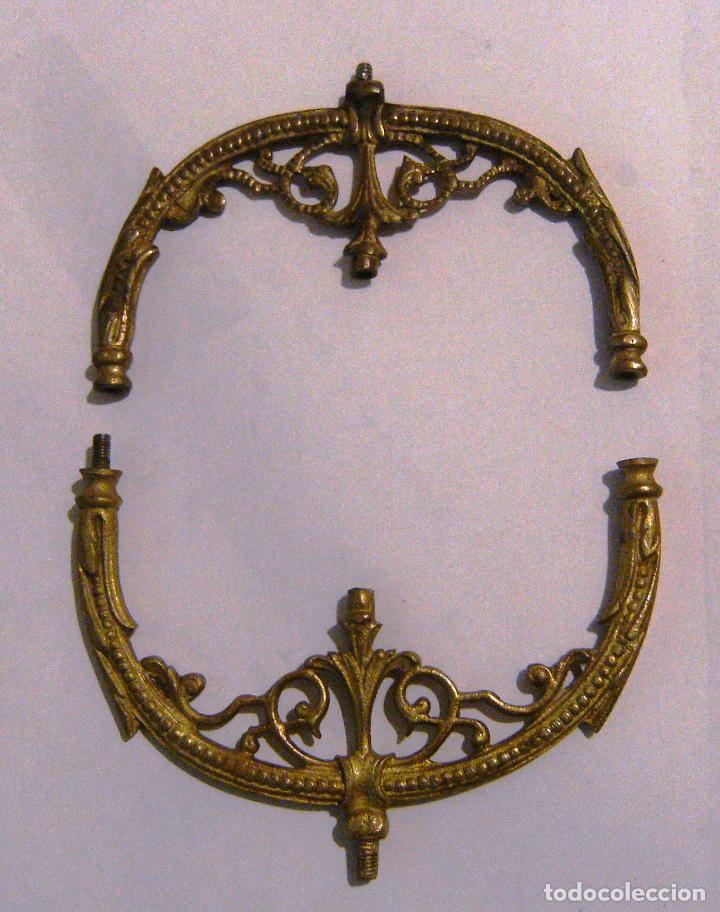 Antiquit&eacute;s: pareja de antiguas piezas candelabros lat&oacute;n. Cristo, Virgen.