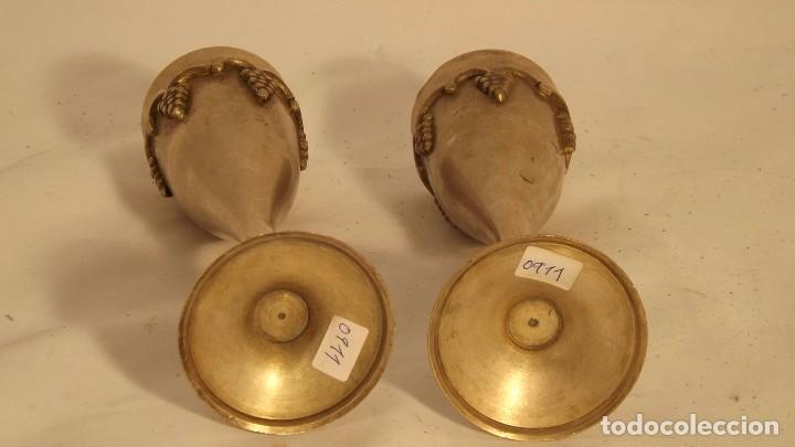 Antig&uuml;edades: Dos copas de metal plateado con racimos de uvas - Foto 3