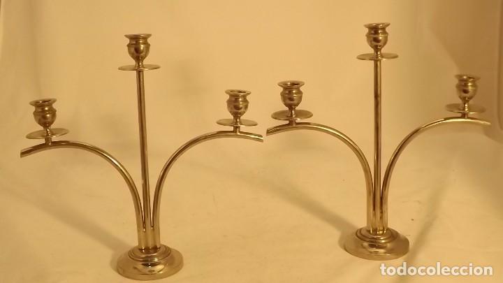 Antig&uuml;edades: Pareja de candelabros plateados - Foto 1