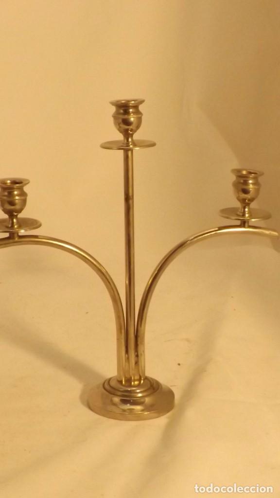 Antig&uuml;edades: Pareja de candelabros plateados - Foto 2
