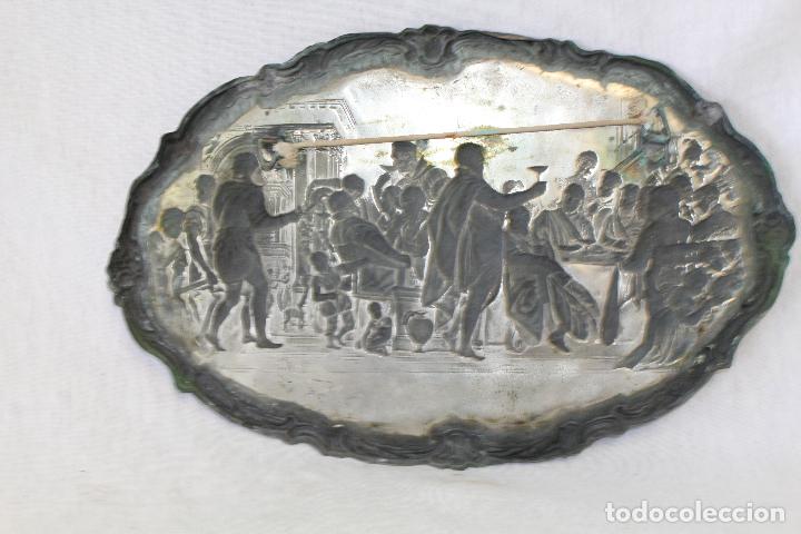 Antig&uuml;edades: bandeja antigua plateada en cobre con relieves - Foto 3