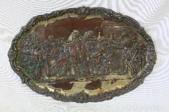 Antig&uuml;edades: bandeja antigua plateada en cobre con relieves - Foto 4