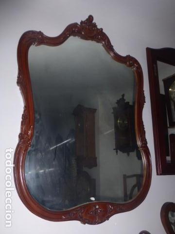 Antig&uuml;edades: ANTIGUO ESPEJO DE MADERA TALLADA - Foto 1