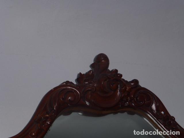 Antig&uuml;edades: ANTIGUO ESPEJO DE MADERA TALLADA - Foto 2