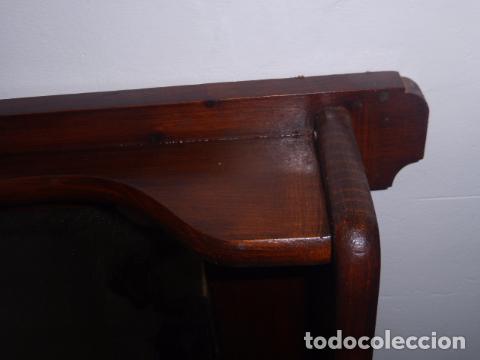 Antig&uuml;edades: ESPEJO DE MADERA CON REPISA EN LA PARTE INFERIOR - Foto 3