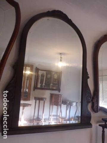 Antig&uuml;edades: ANTIGUO ESPEJO DE MADERA TALLADA - Foto 1