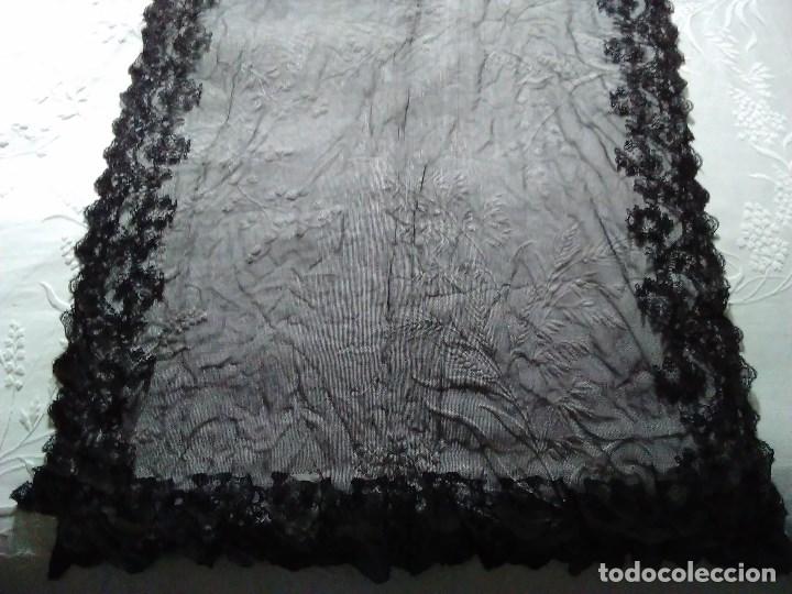 Antig&uuml;edades: Mantilla rectangular de encaje negro - Foto 2