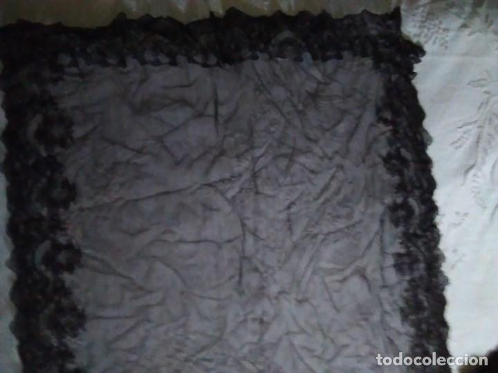 Antig&uuml;edades: Mantilla rectangular de encaje negro - Foto 3
