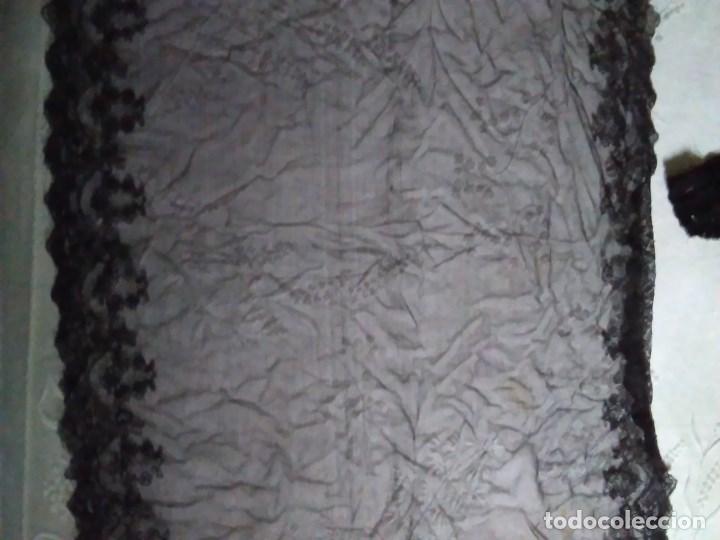 Antig&uuml;edades: Mantilla rectangular de encaje negro - Foto 4
