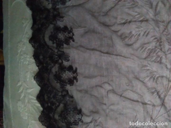 Antig&uuml;edades: Mantilla rectangular de encaje negro - Foto 6