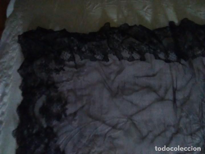 Antig&uuml;edades: Mantilla rectangular de encaje negro - Foto 7