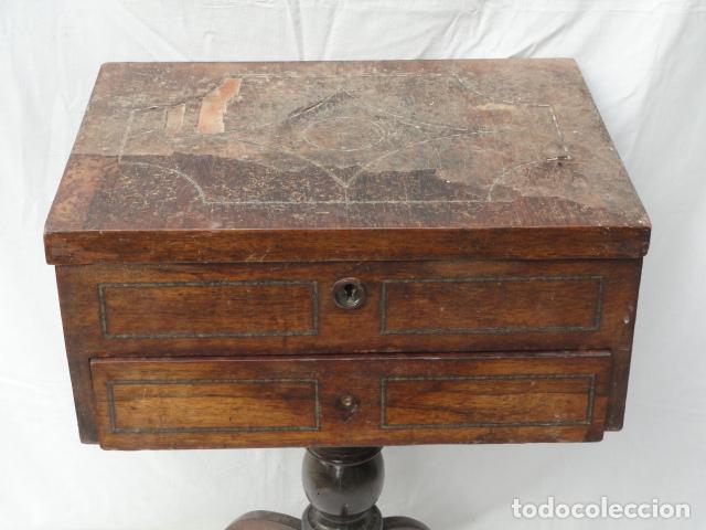 Antig&uuml;edades: ANTIGUO COSEDOR ISABELINO. MESA AUXILIAR. - Foto 2