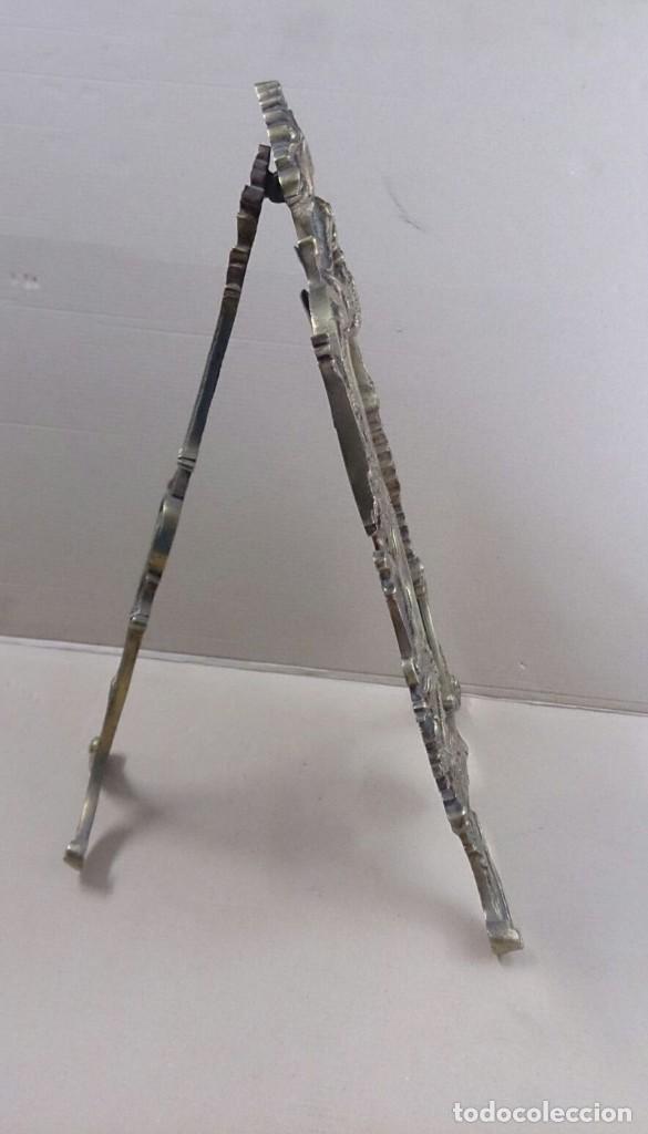 Antig&uuml;edades: Espejo de sobremesa con marco de bronce y espejo biselado - Foto 5