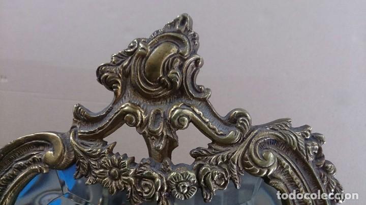 Antig&uuml;edades: Espejo de sobremesa con marco de bronce y espejo biselado - Foto 6