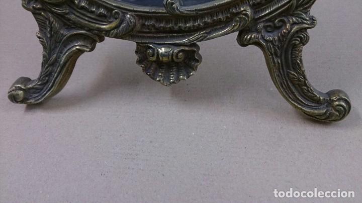 Antig&uuml;edades: Espejo de sobremesa con marco de bronce y espejo biselado - Foto 7