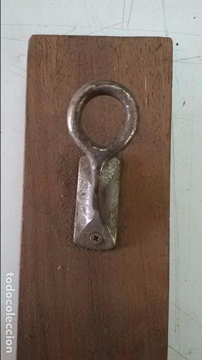 Antig&uuml;edades: Colgador de pared para ropa - Foto 1