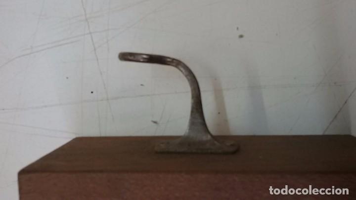 Antig&uuml;edades: Colgador de pared para ropa - Foto 4
