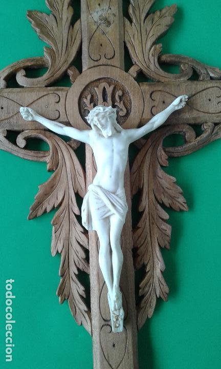 Antig&uuml;edades: CRUCIFIJO DE BISCUIT Y MADERA - Foto 2