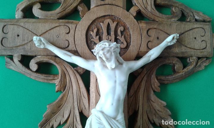 Antig&uuml;edades: CRUCIFIJO DE BISCUIT Y MADERA - Foto 3