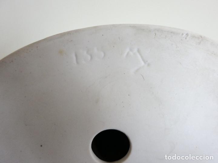 Antig&uuml;edades: Bella figura en biscuit firmada y numerada - Foto 2
