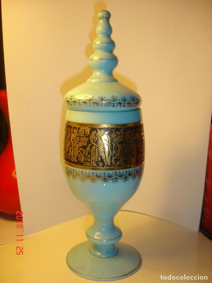 Antig&uuml;edades: COPA OPALINA AZUL DECORADA. J. CERVERA. OPALINA GENUINA.