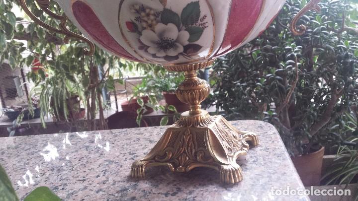Antig&uuml;edades: antiguo centro de mesa de porcelana y bronce - Foto 4