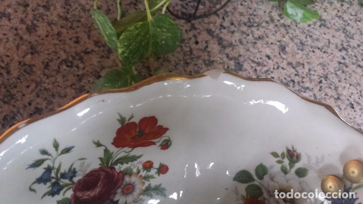 Antig&uuml;edades: antiguo centro de mesa de porcelana y bronce - Foto 6
