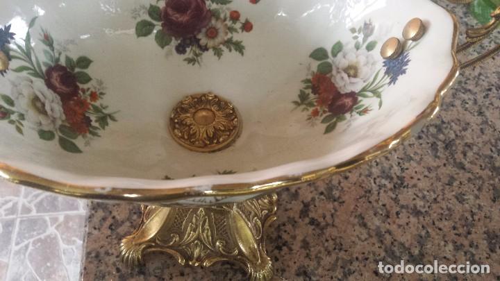 Antig&uuml;edades: antiguo centro de mesa de porcelana y bronce - Foto 7