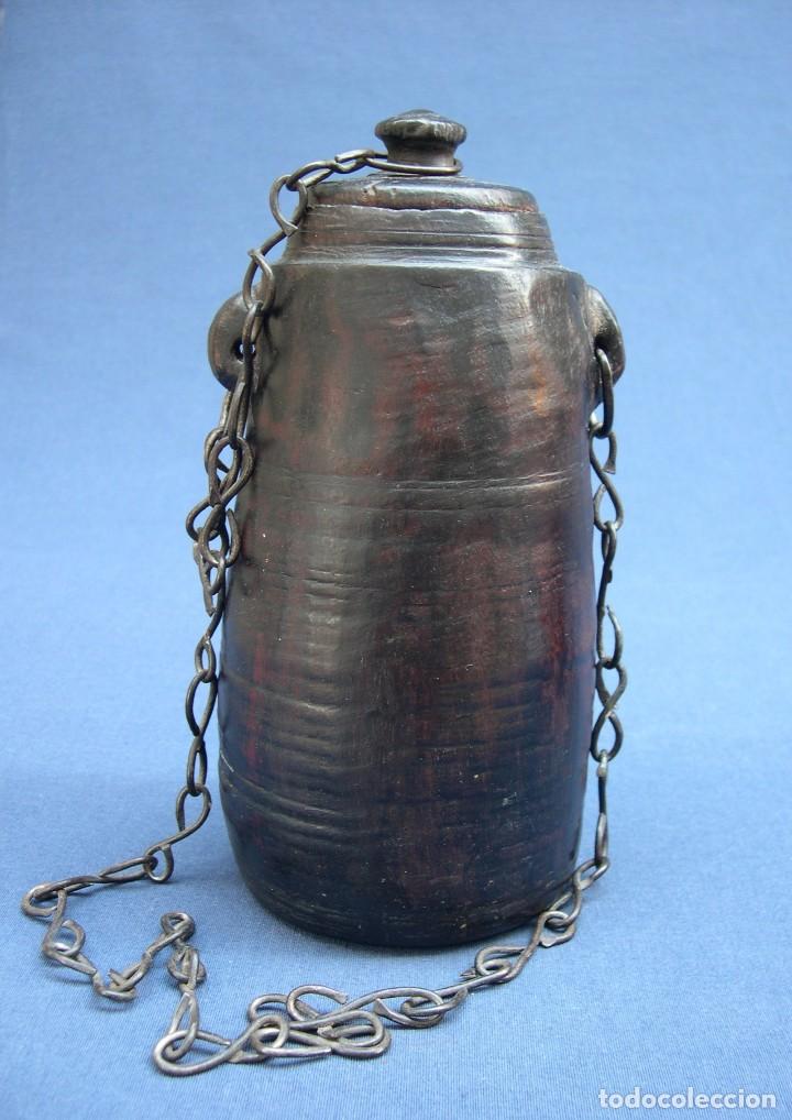 Antig&uuml;edades: Antiguo bote del Nepal con cadena - Foto 1