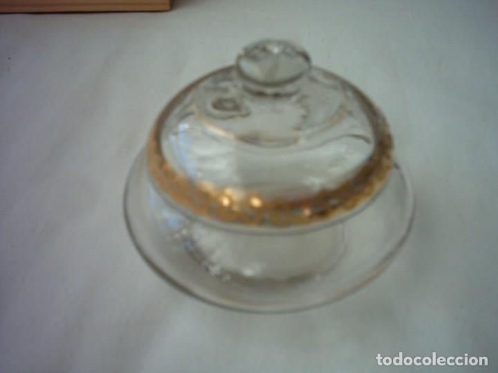 Oggetti Antichi: ANTIGUA POLVERA DE CRISTAL SOPLADO Y DORADO. 11 X 8 Cm.