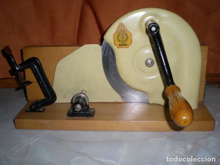 antigua maquina cortar fiambre en forja aluminio madera muy buen estado  años 50/60 alemana marcada