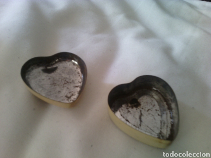 Antig&uuml;edades: Bonita caja de lata con forma de corazon. - Foto 3