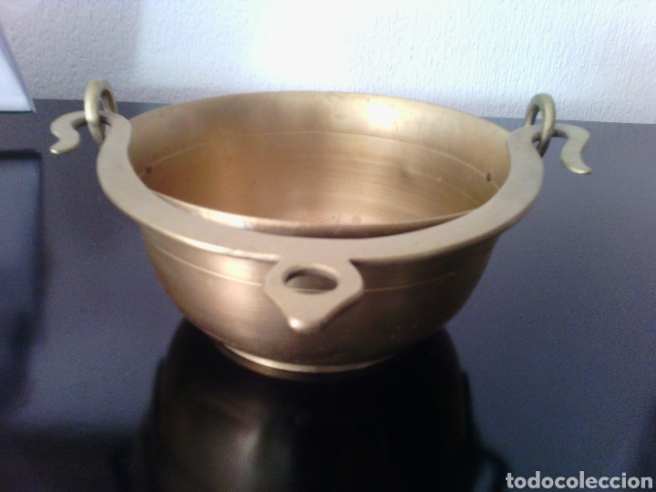 Antig&uuml;edades: Calderita de bronce.14.5 cm de di&aacute;metro. - Foto 3