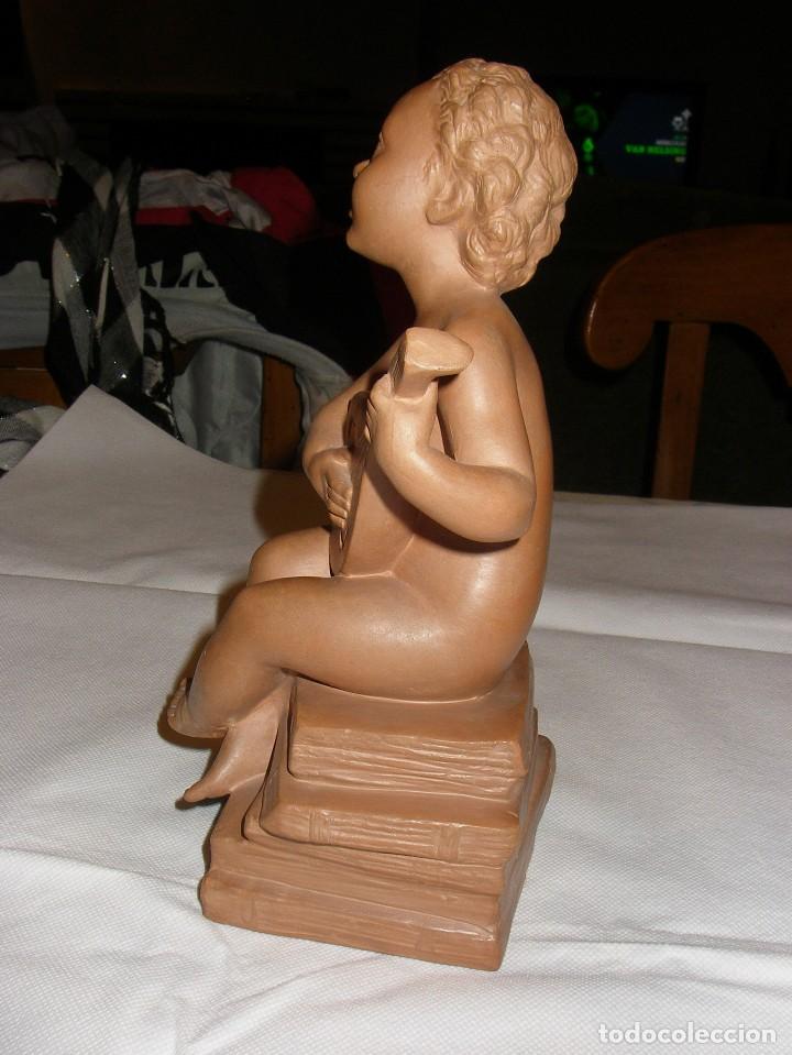 Antiguidades: Figura de terracota.
