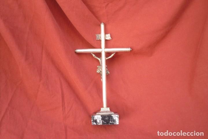 Antig&uuml;edades: CRUCIFIJO DE PLATA CON BASE DE MARMOL - Foto 3