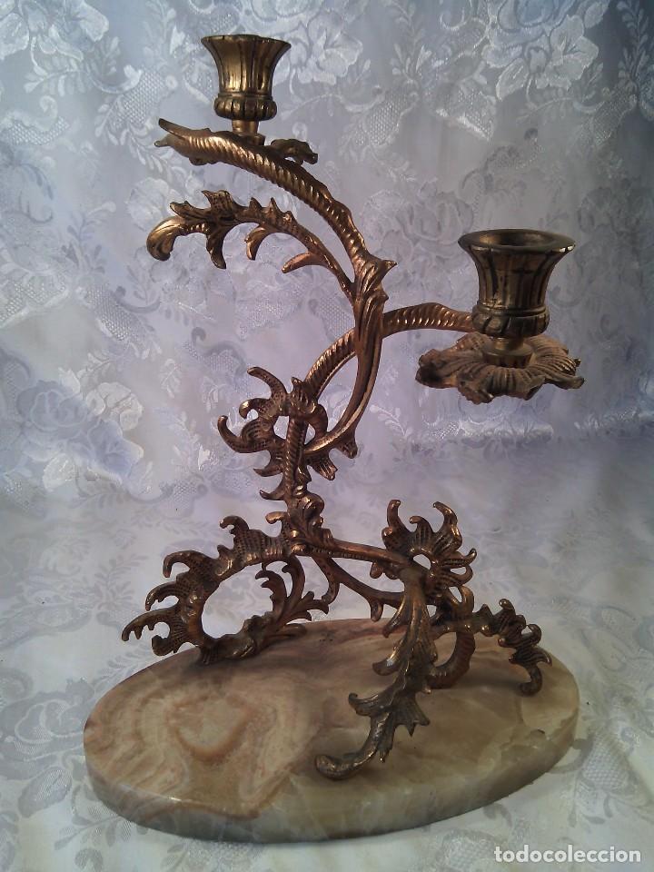 Antig&uuml;edades: CANDELABRO DE DOS LUCES EN BRONCE DORADO ESTILO LUIS XV . BASE OVALADA EN &Oacute;NIX