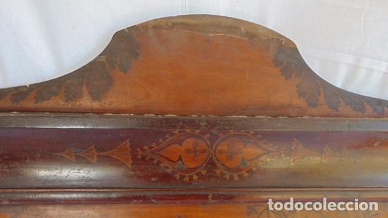 Antig&uuml;edades: cabezal de cama isabelino de marqueter&iacute;a - Foto 2