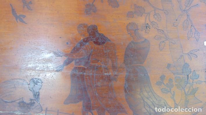 Antig&uuml;edades: cabezal de cama isabelino de marqueter&iacute;a - Foto 4
