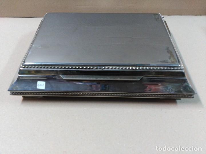 Antig&uuml;edades: Caja de metal plateado con interior en madera - Foto 3
