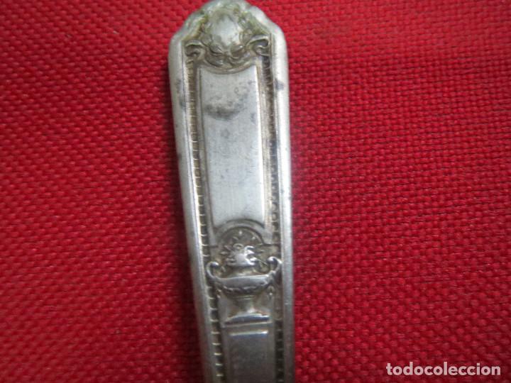 Antig&uuml;edades: CUCHARILLA DE PLATA CON RESE&Ntilde;A. - Foto 2