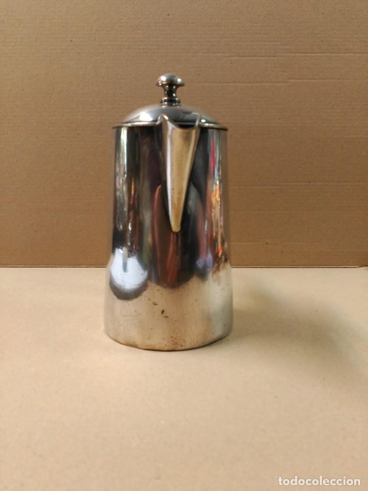 Antig&uuml;edades: Jarra de metal con tapa - Foto 2