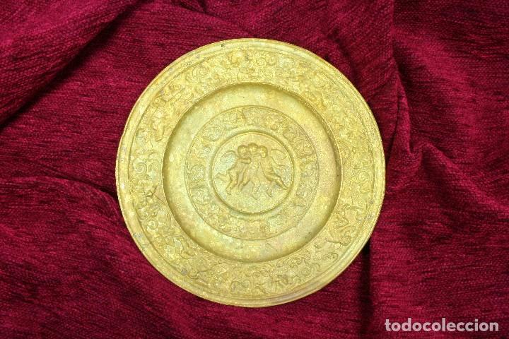 Antig&uuml;edades: Plato estilo Renacimiento. S.XX - Foto 3