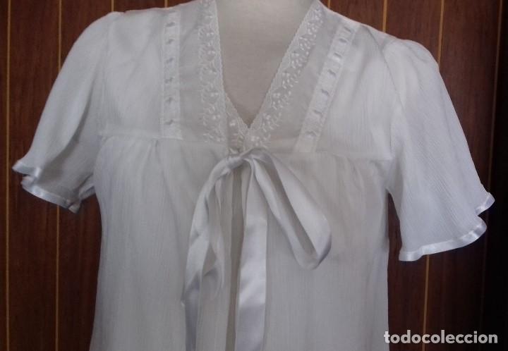 Antig&uuml;edades: ANTIGUO CONJUNTO DE BATA Y CAMISON. - Foto 2