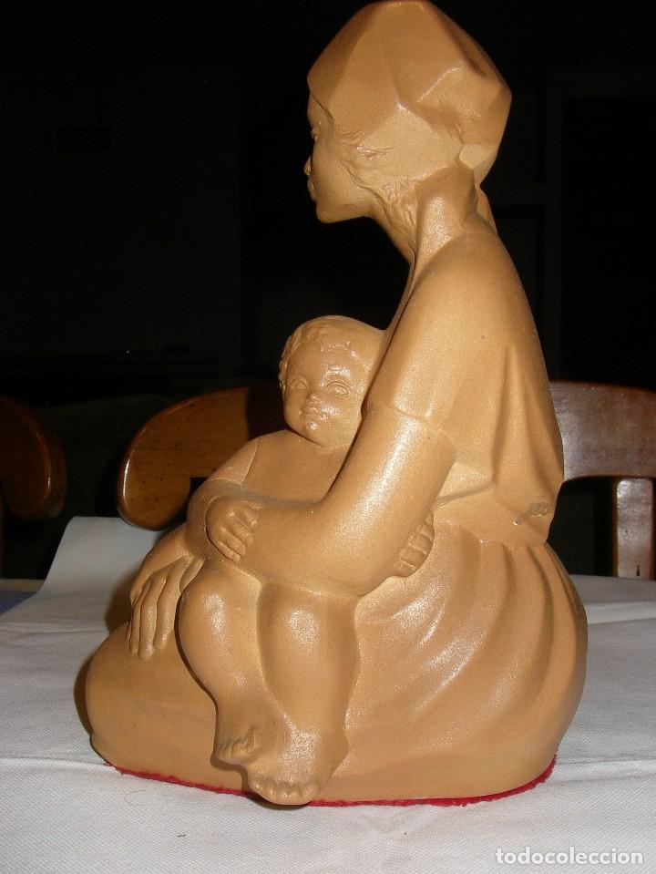 Antig&uuml;edades: Figura maternal de cer&aacute;mica, 30 cm - Foto 2