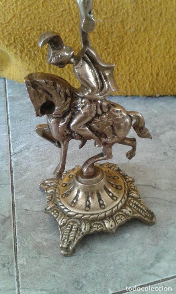 Antig&uuml;edades: PAREJA DE CANDELABROS DE BRONCE - Foto 2