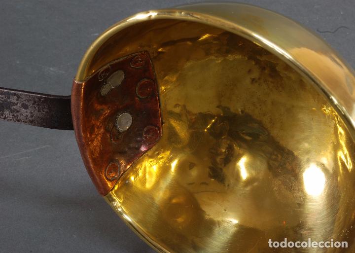 Antig&uuml;edades: Cazo bronce con mango hierro S XVIII - Foto 3